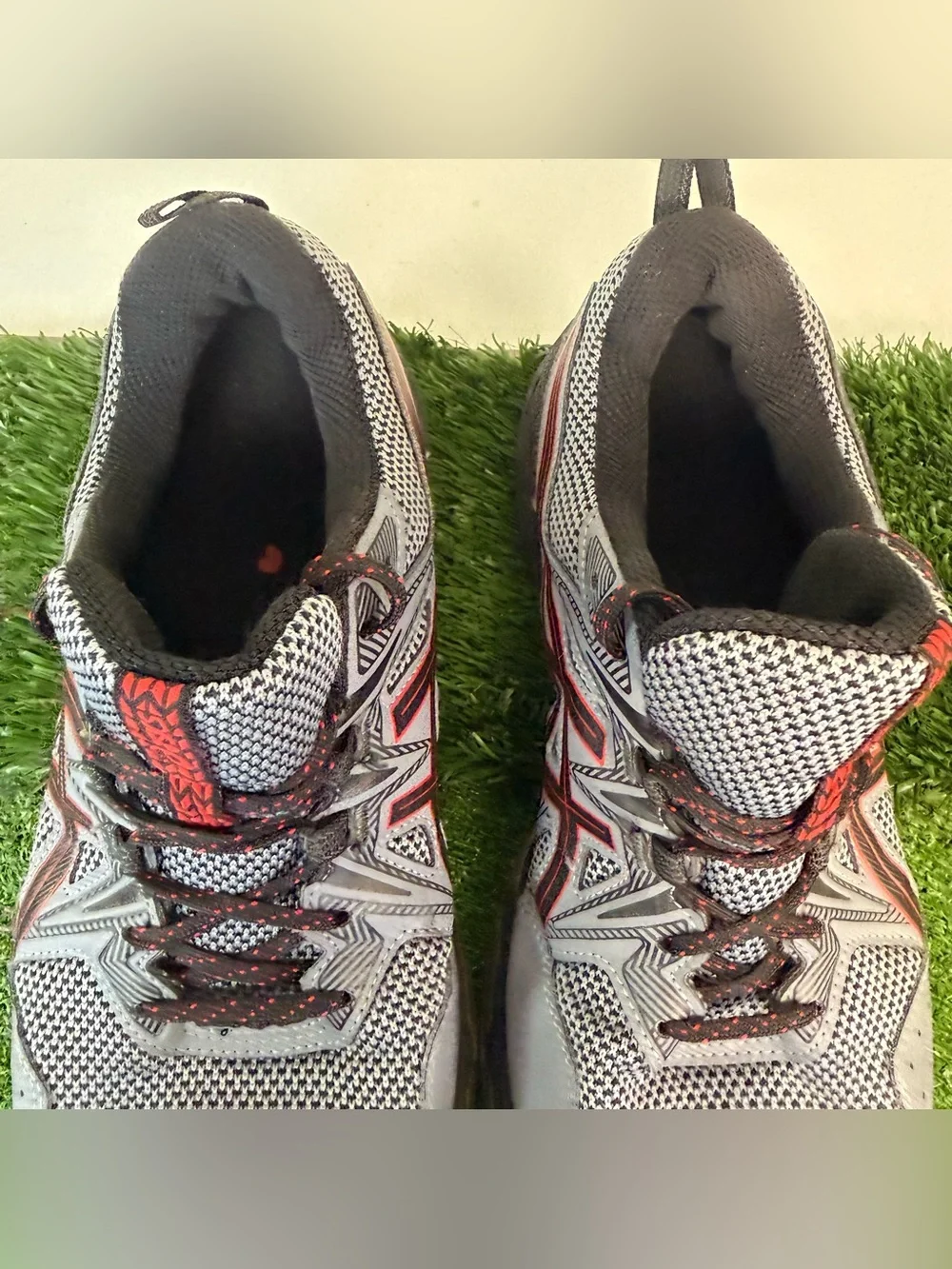 Asics Gel Venture 8 Mens Size 9.5 Shoes Gray Athletic Running Sneakers 1011B396
